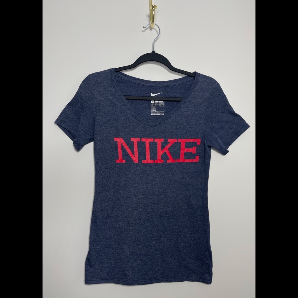 💙Y2K Nike Spellout graphic t-shirt❤️